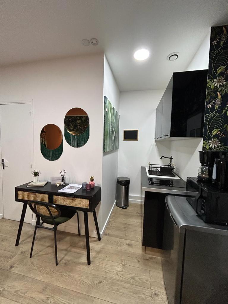 Stylish Modern Studio Apartment Paris Exterior photo